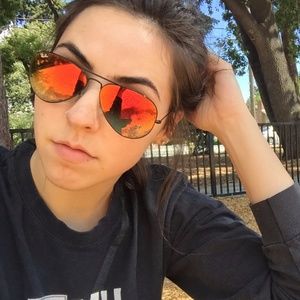 Meet Alyssa, Just an Average Posher!